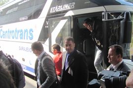 Premijer i ministri u Vladi FBiH na sjednicu došli u autobusu