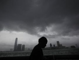 Zbog naleta tajfuna paralizovan Hong Kong