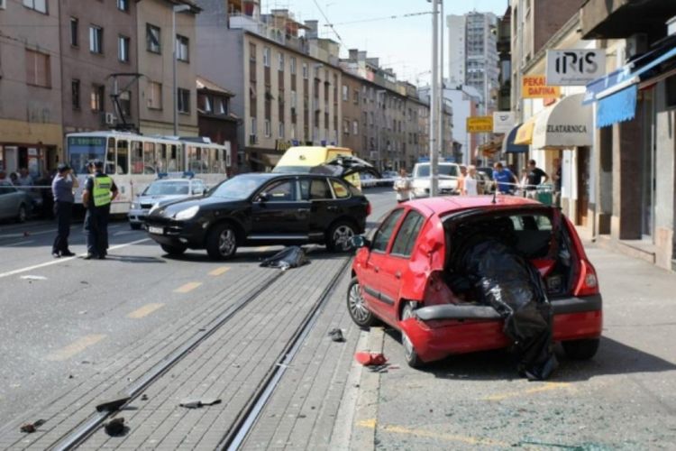 U stravičnom sudaru poginulo dvoje pješaka (Foto)