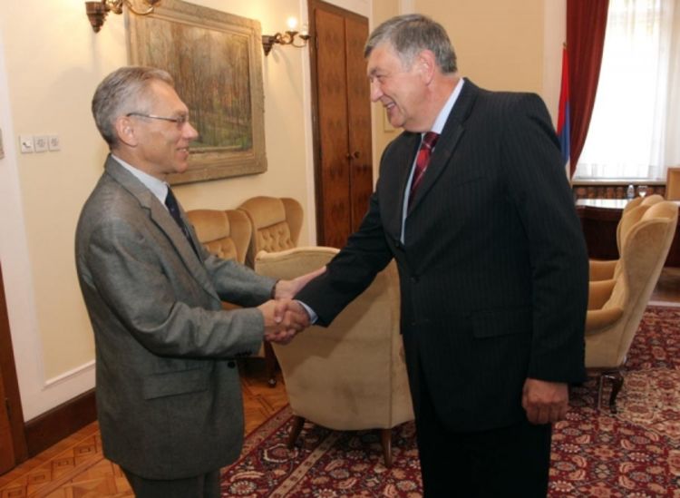 Radmanović i Harčenko: Krizna žarišta treba riješiti mirnim putem