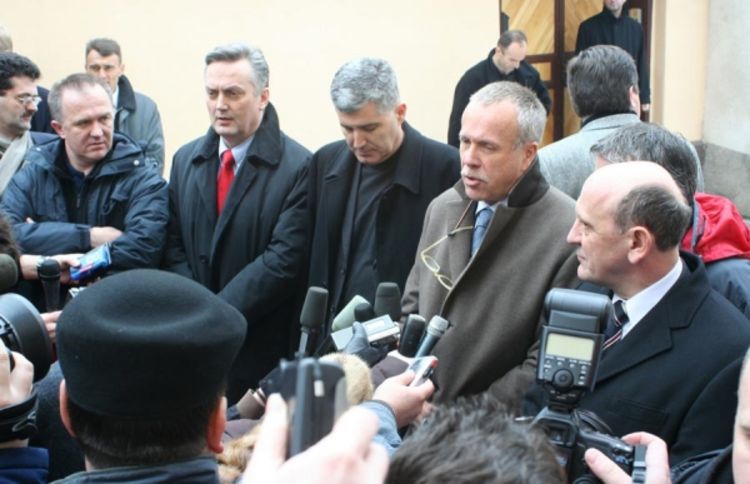 Vikiliks: Podmićivanjem oborili aprilski paket