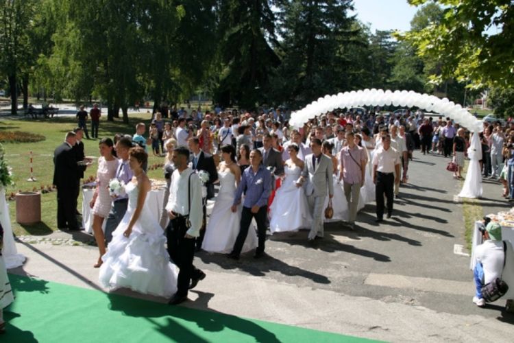 Prijedor: Sudbonosno DA izgovorilo deset parova (Foto)