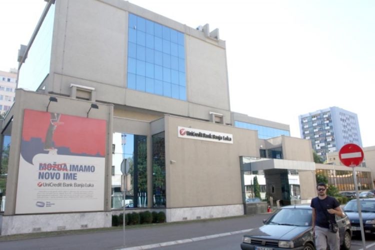 Pronađen zapaljen auto ukraden prilikom pljačke banke