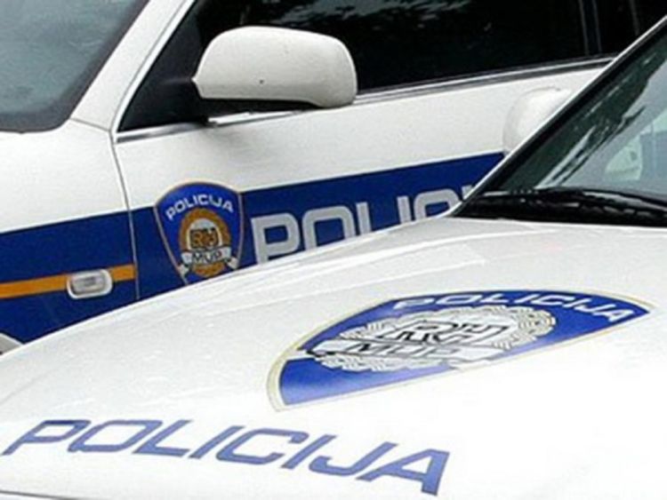 U saobraćajnoj nesreći poginula  žena, a njeno dvoje djece povrijeđeno