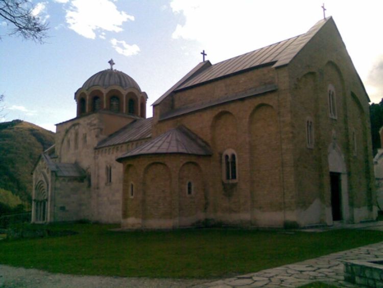 Gori kod manastira Studenica