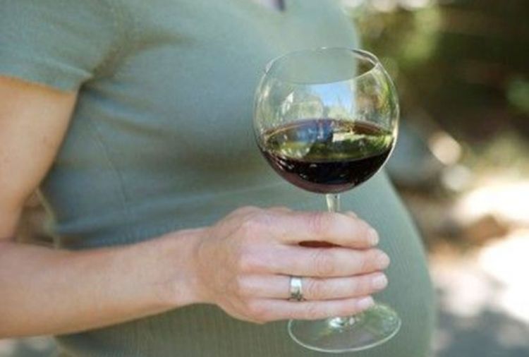 Žene iz viših staleža sklonije alkoholu u trudnoći