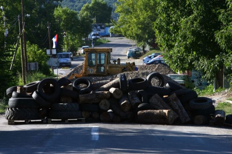 Razbijena barikada u Jarinju