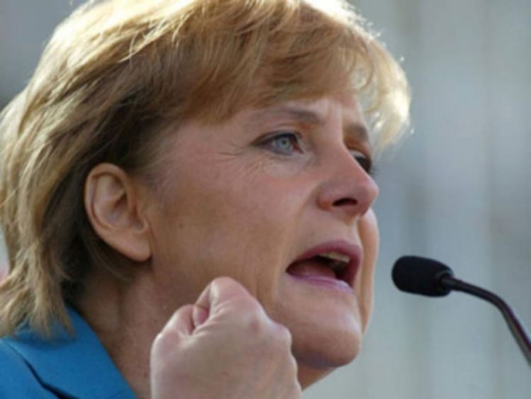 Bundestag sutra glasa o spasavanju evra, Merkel se nada većini