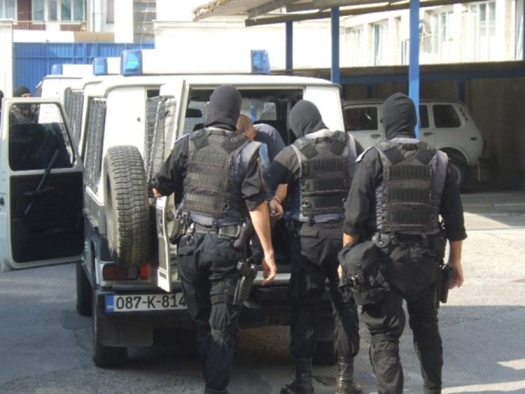 Uhapšeno 14 osoba: Pali zbog droge, cigareta i oružja