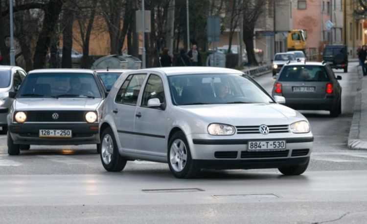 Djeca za volanom i  uz podršku roditelja