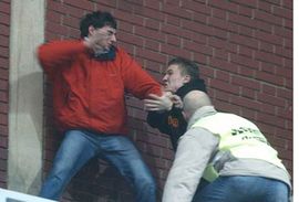 Navijački huligan pretukao predsjednika kućnog savjeta