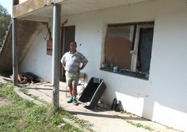 Siniša Dabić obnovu kuće čekaće ispred zgrade parlamenta BiH