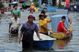 Poplave odnijele 253 života, prijete da ugroze Bangkok