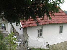 Pokrenuta klizišta u Tuzli i Lukavcu, građani strahuju