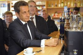 Sarkozi naručio šest kafa pa zaboravio platiti (Foto)