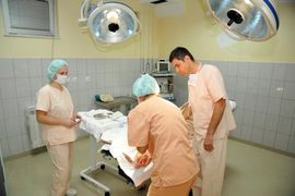 Estetska hirurgija sve popularnija u BiH: Hoće usne kao kod Anđeline ...