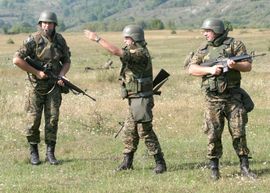 OS BiH: Otpadaju đonovi, uniforme se raspadaju