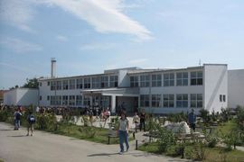 Učenicima hranu naplaćivao zlatom
