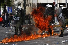 Sukob među demonstrantima u Atini