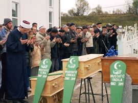 Nezapamćena porodična tragedija: Pokopani majka i dvoje djece