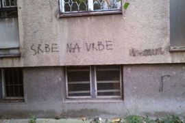 Na Grbavici grafit "Srbe na vrbe"