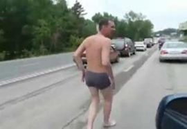 Pijan i nag Rus za volanom izazvao haos u saobraćaju