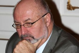 Uzelac: Srbi moraju izaći iz izbornog geta