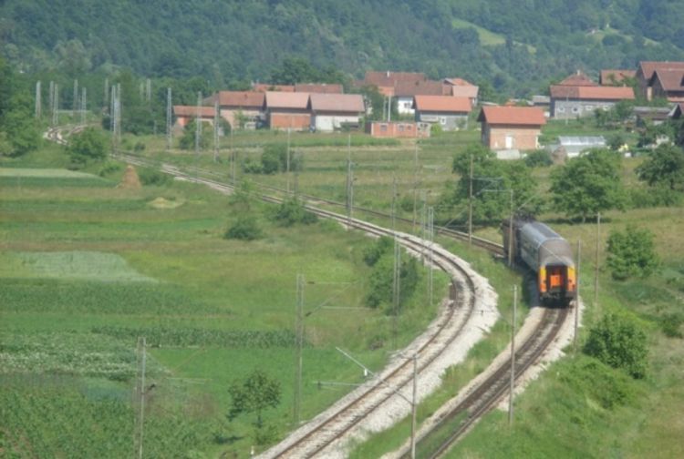 Voz pregazio djevojku