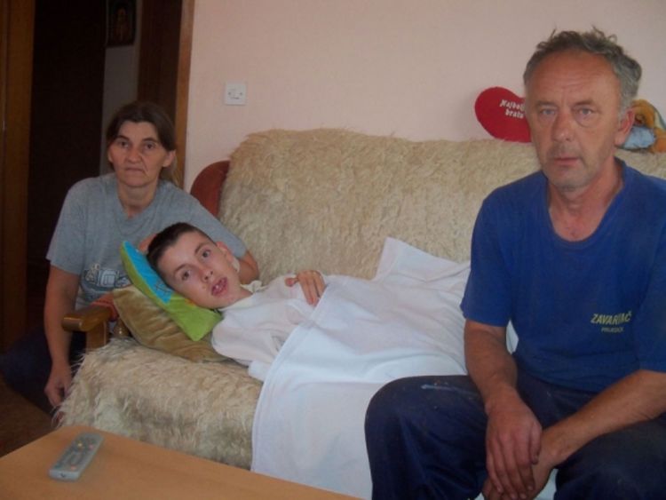 Mole za pomoć da im sin može disati