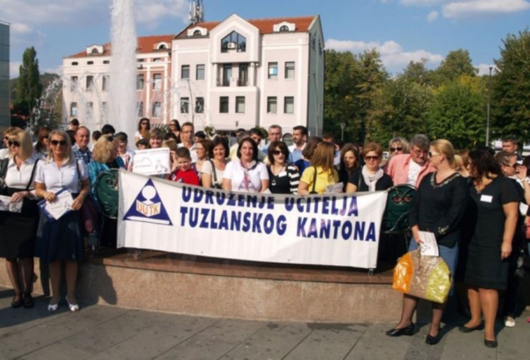 Tuzlanski učitelji na ulicama