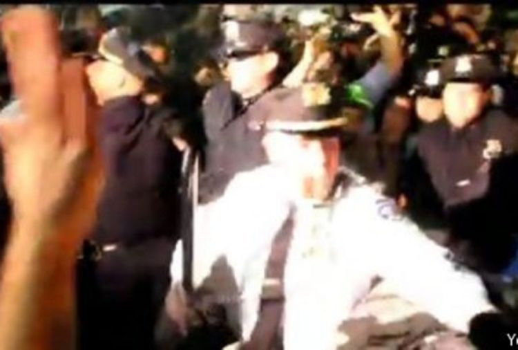 Policija na Vol stritu tuče demonstrante (Video)