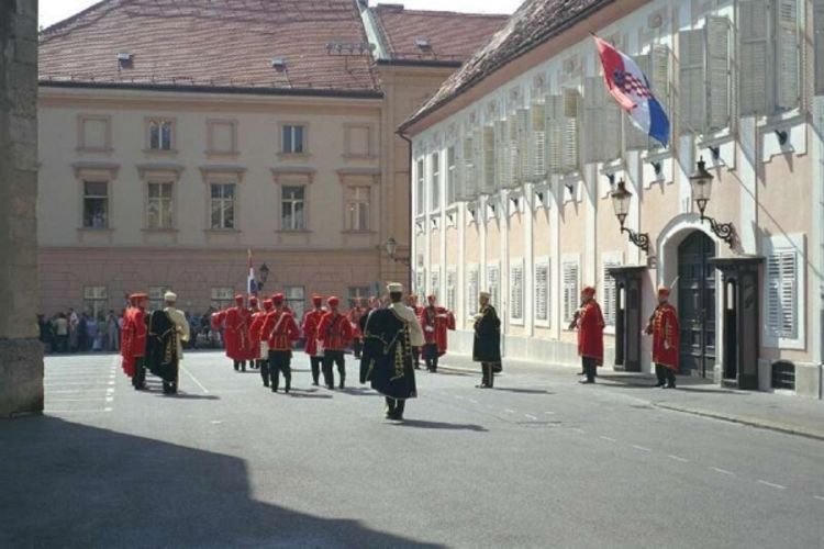 Petković: Bombardovanje Banskih dvora nameštaljka