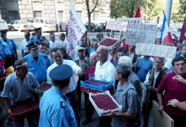 Malinari blokirali Nemanjinu ulicu