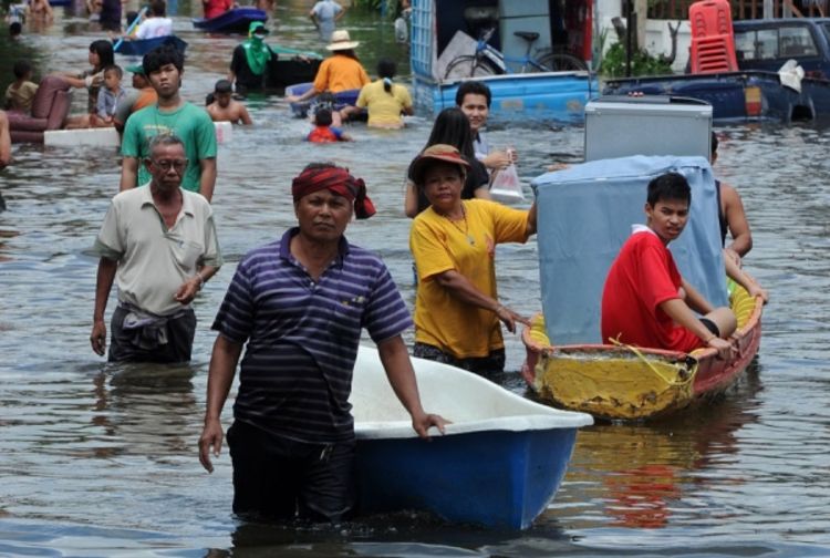 Poplave odnijele 253 života, prijete da ugroze Bangkok
