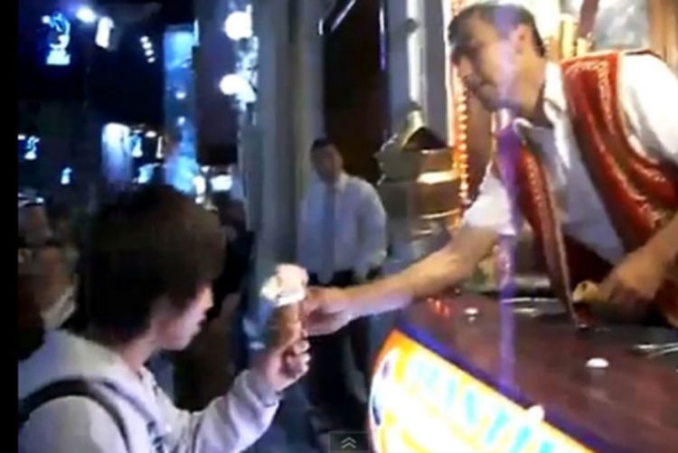 Vratolomije sa sladoledom (Video)