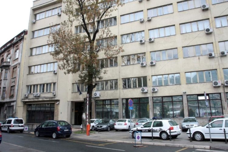 Nerad pravdaju manjkom novca