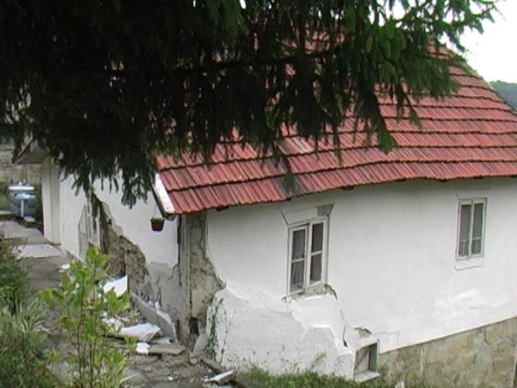 Pokrenuta klizišta u Tuzli i Lukavcu, građani strahuju