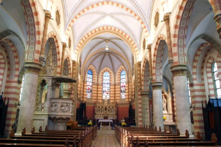 Obnovljena unutrašnjost sarajevske katedrale