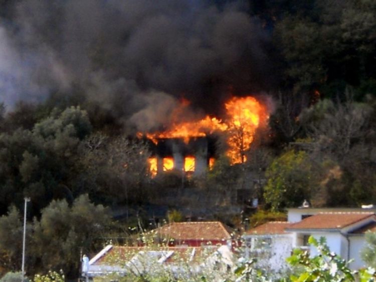 Požar kod Budve prijeti kućama