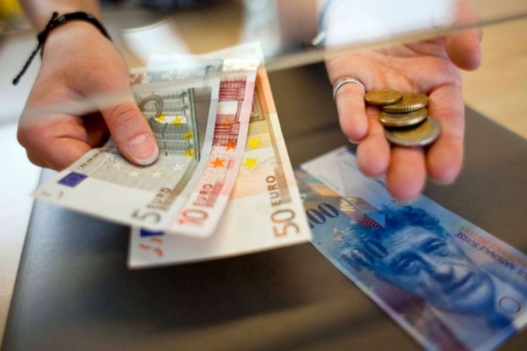 Kredit u švajcarcima: Kamata manja za jedan odsto