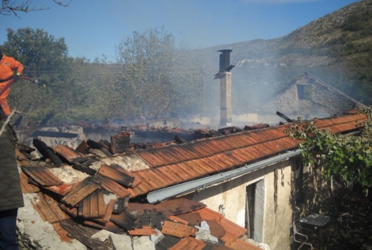 Slijepim bratu i sestri izgorio dom