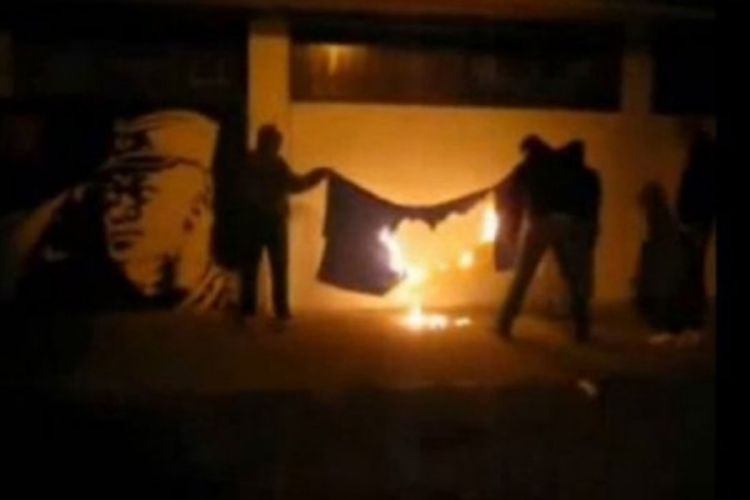 Zastava BiH zapaljena u Beogradu zbog koncerta Dine Merlina (Video)
