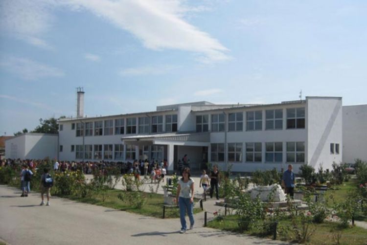 Učenicima hranu naplaćivao zlatom