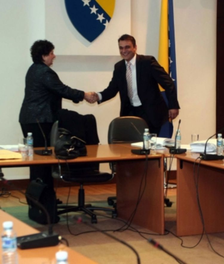 Ahmetović izašao da "ne sluša gluposti"