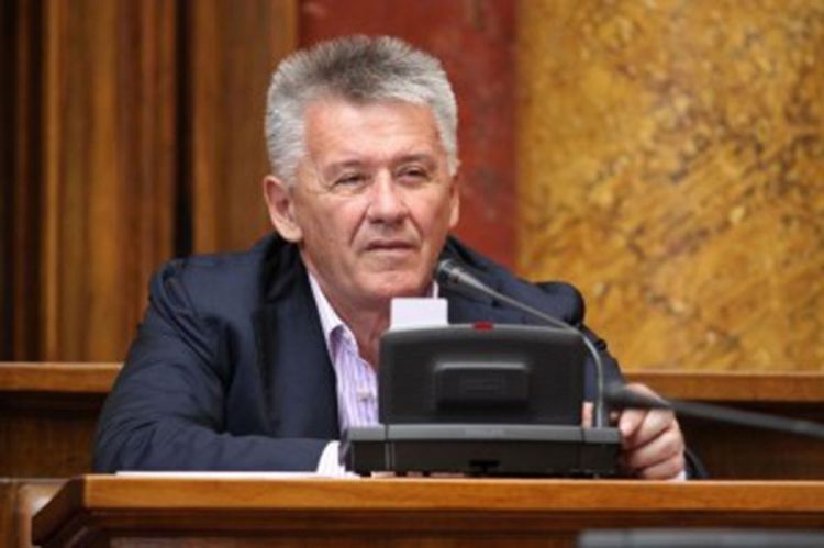 Velja Ilić pukao u Skupštini i ispsovao zaprepašćene poslanike