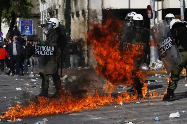 Sukob među demonstrantima u Atini