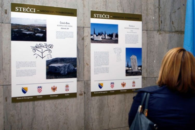 Fotografije stećaka u parlamentu BiH