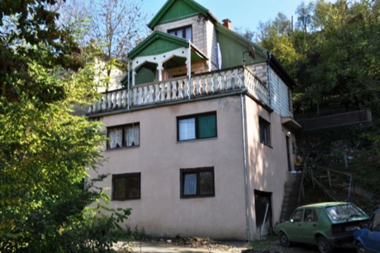 Pucao sebi u glavu jer je trebalo da se razvede