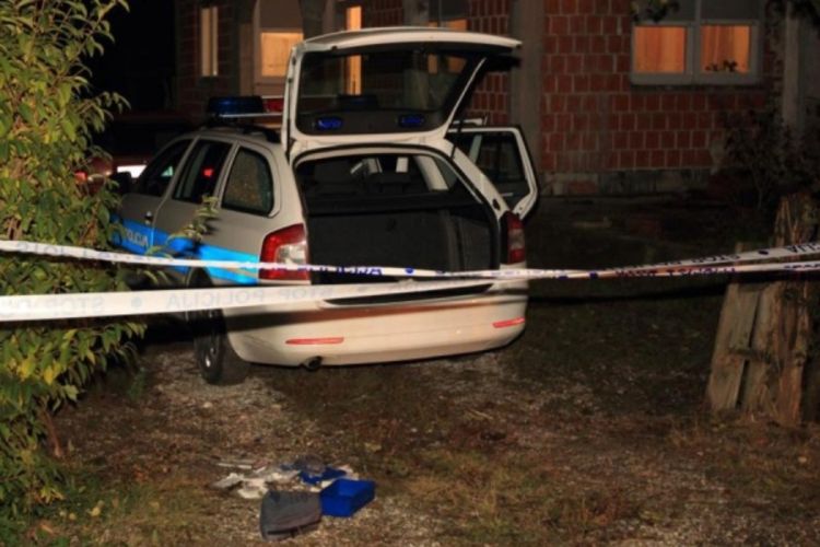 Pijani muškarac pucao na policajce, dvojicu ranio u noge (Foto)