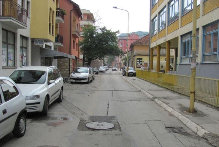 Napušteni dječak u hraniteljskoj porodici